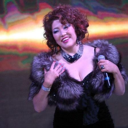 МУГЖ Б.Сарантуяа “Амьдрал намайг дуунд уяраажээ” үзэсгэлэнгээ дэлгэнэ